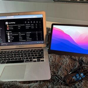 Slim Extra Monitor for Laptops w/lightning adapter